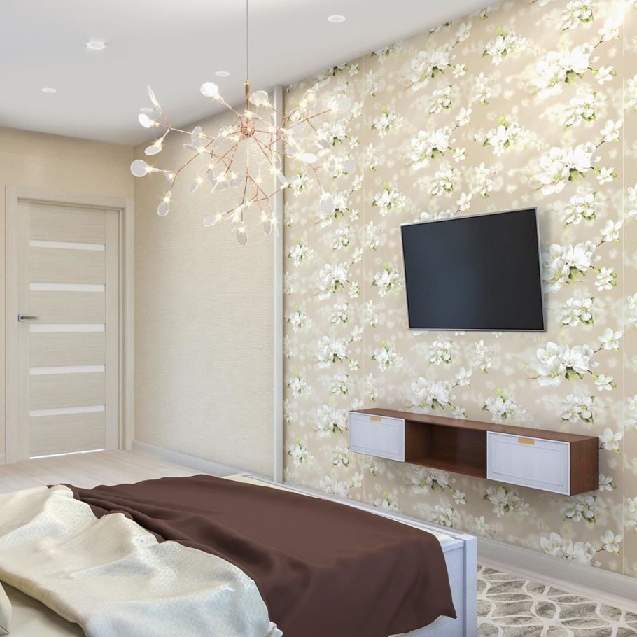 Спальня с комбинированными обоями