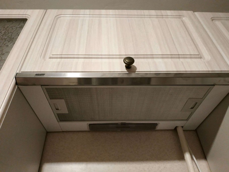 Вытяжка крона полновстраиваемая 600