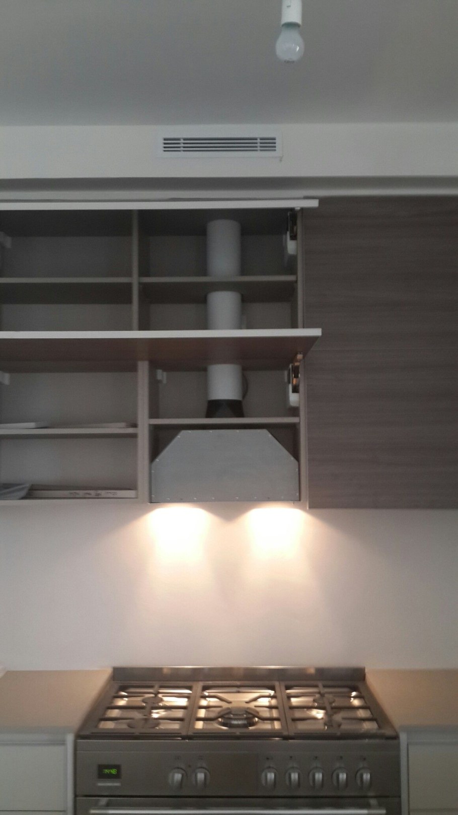 Кухонный шкаф с вытяжкой