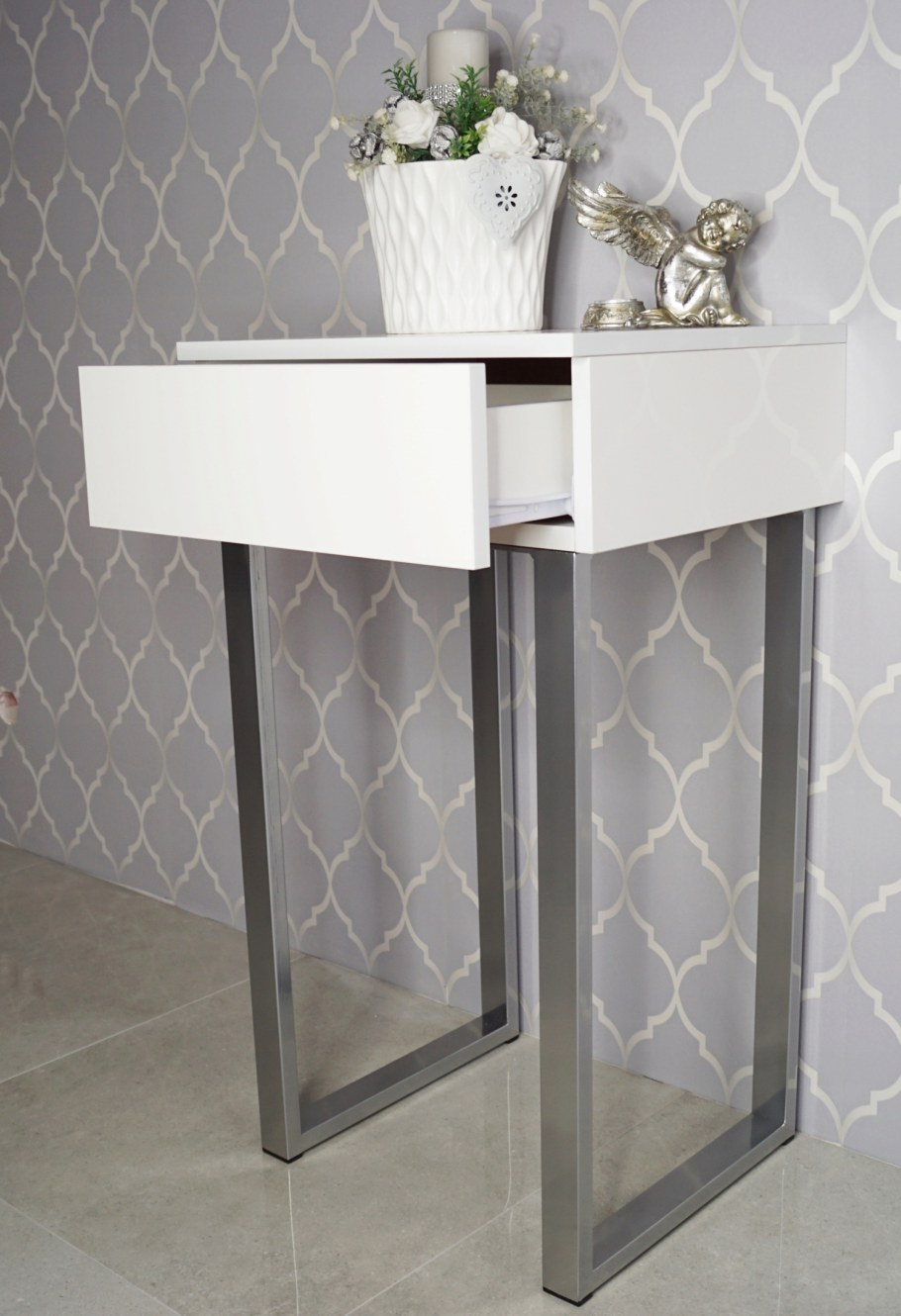 Консольный столик в прихожую