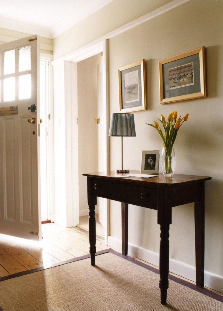 Консоль в прихожую