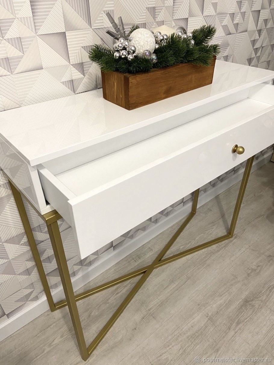 Консоль в прихожую