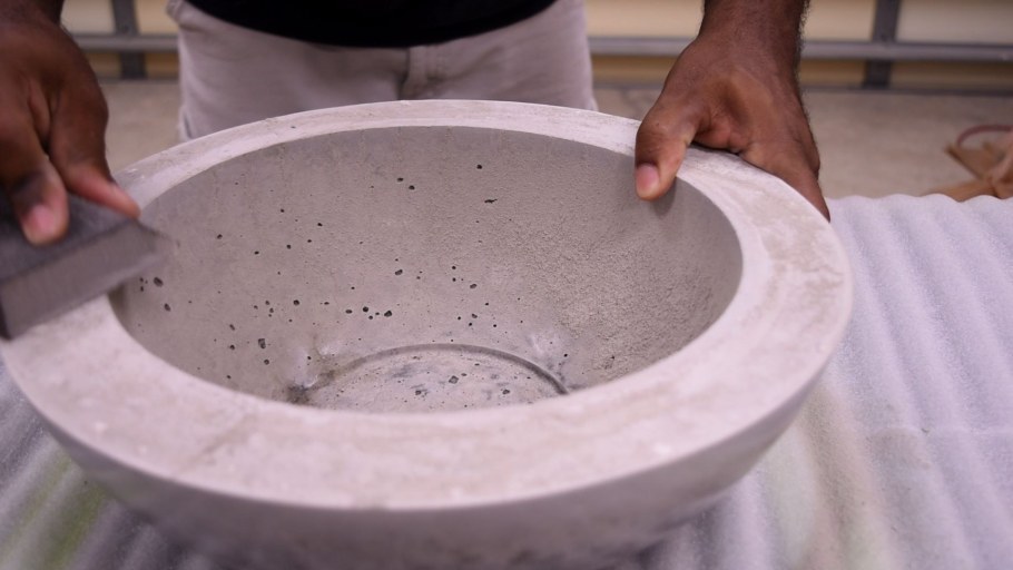 Чаша из бетона