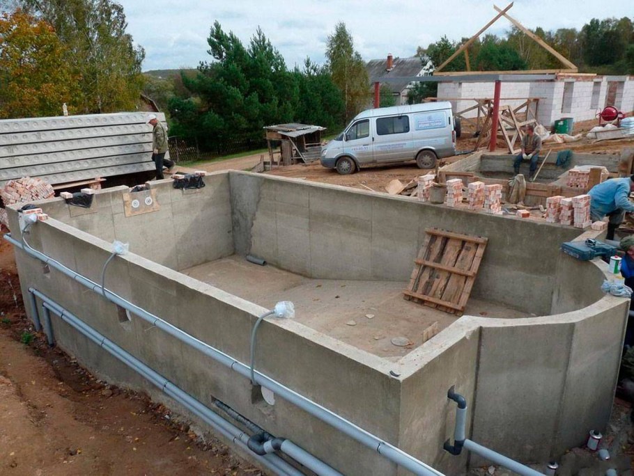 Чаша бассейна из бетона