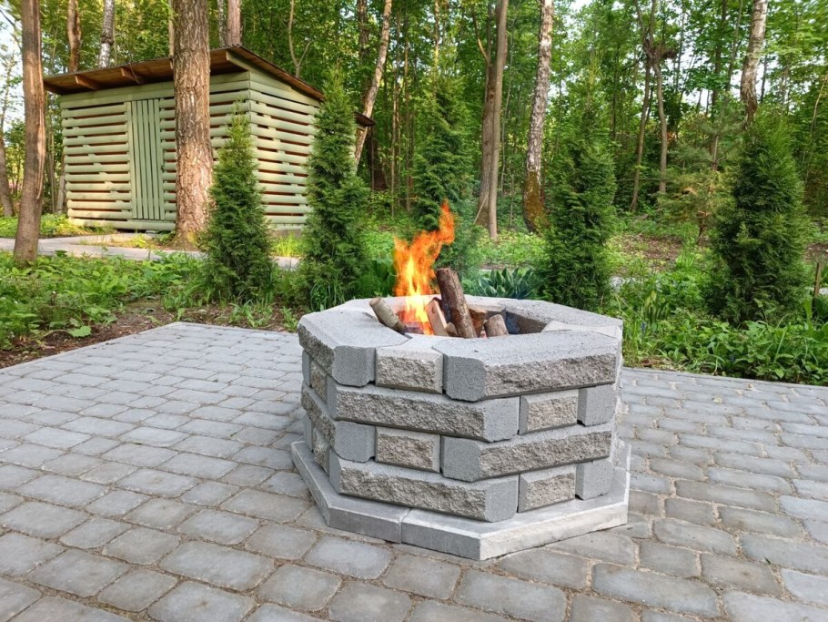 Плитняк зона барбекю