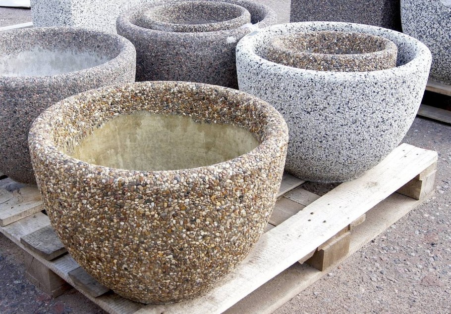 Каменные вазоны