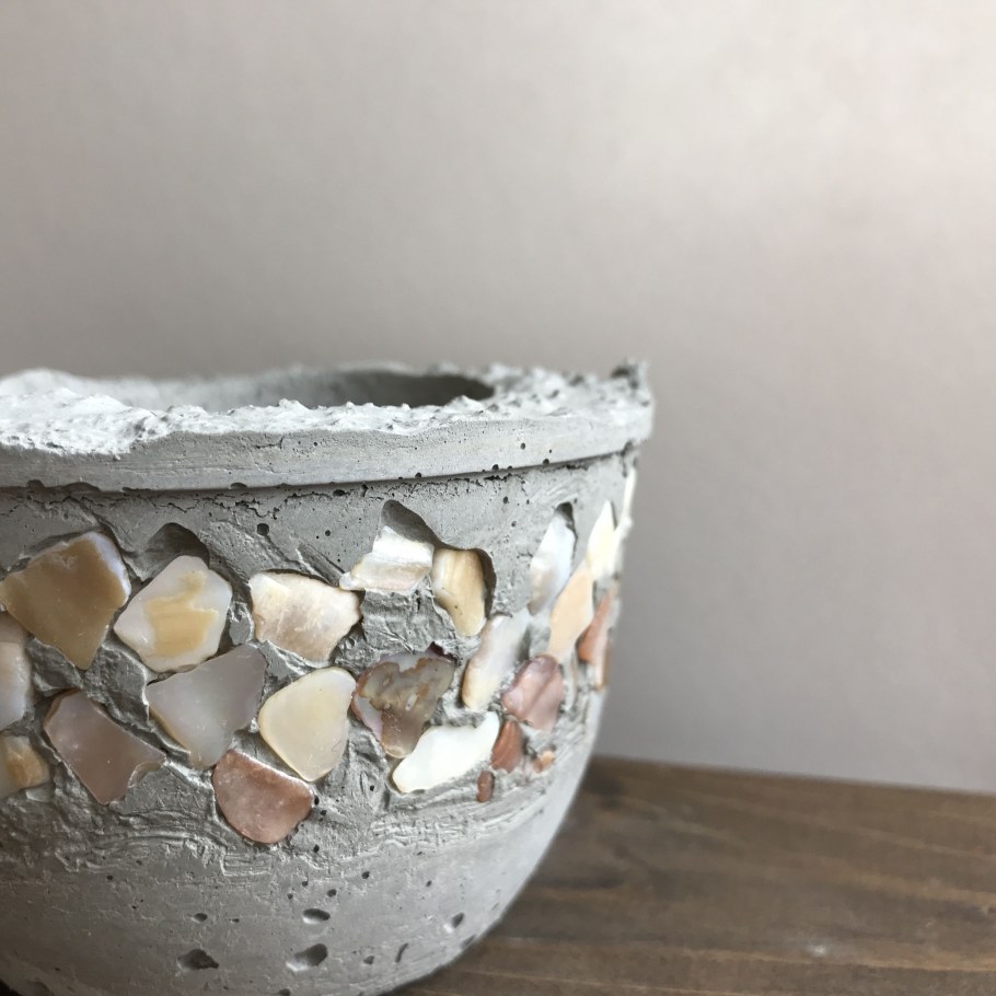 Цветочный горшок из бетона