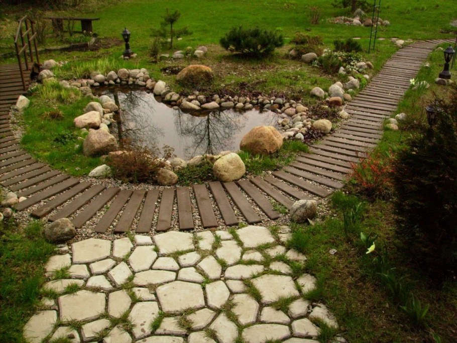 Каменная дорожка в саду