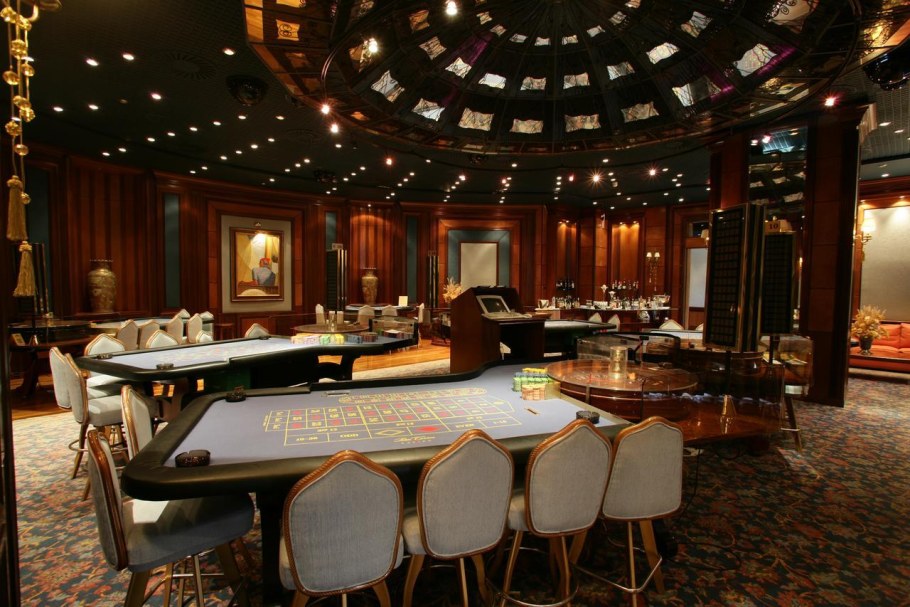 Казино внутри