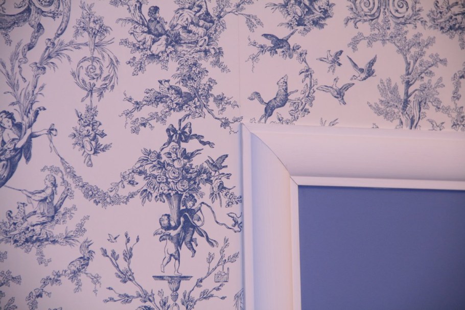 Чем закрыть шов на обоях декоративно