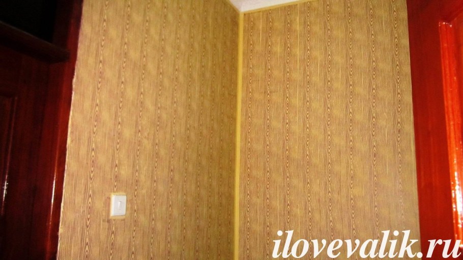 Чем задекорировать стыки на обоях