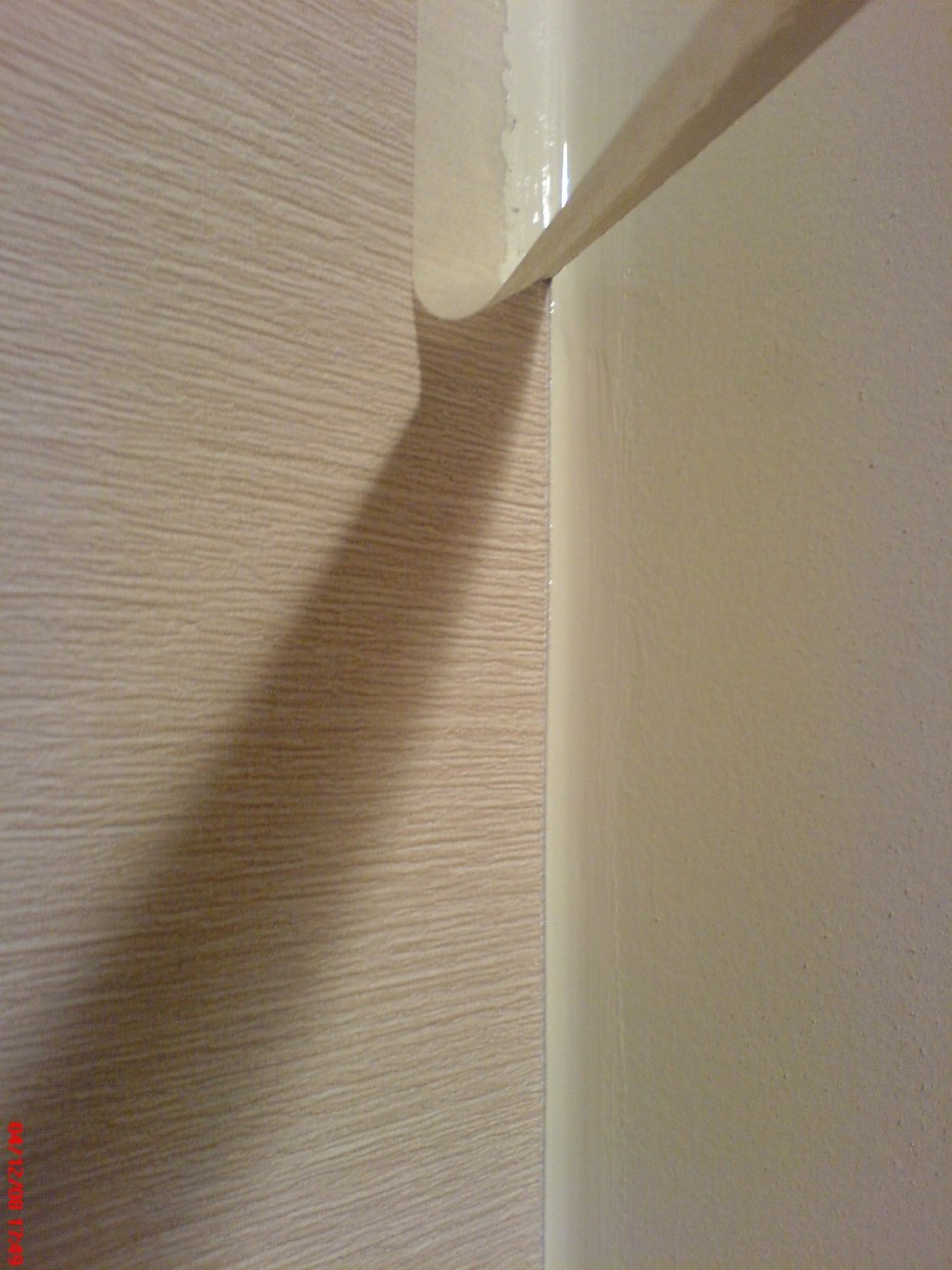 Уголок на стык обоев