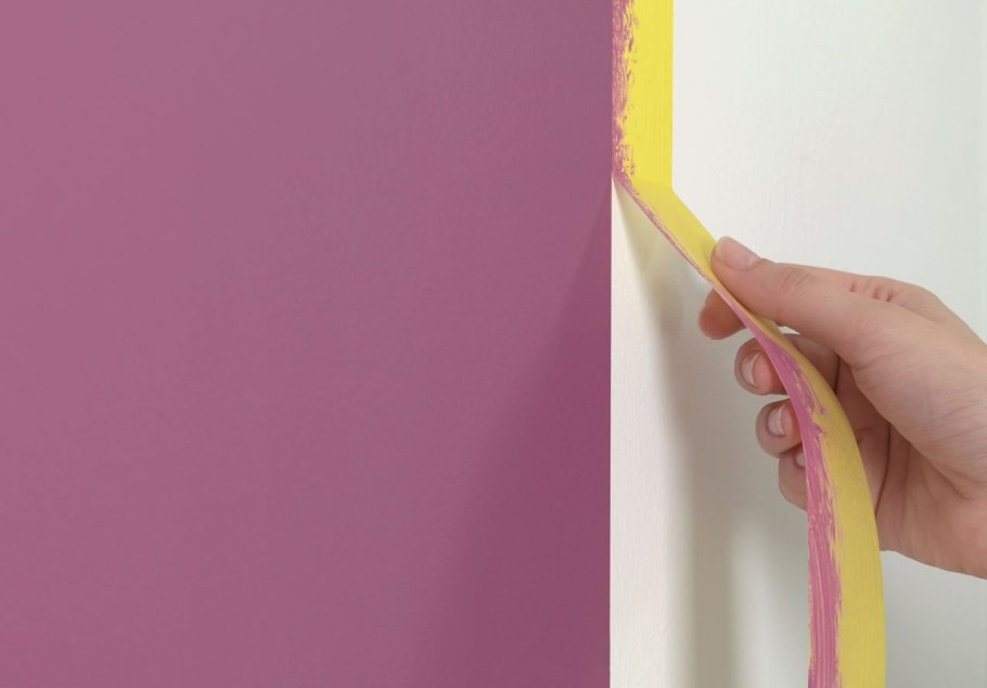 Стык обоев разных цветов