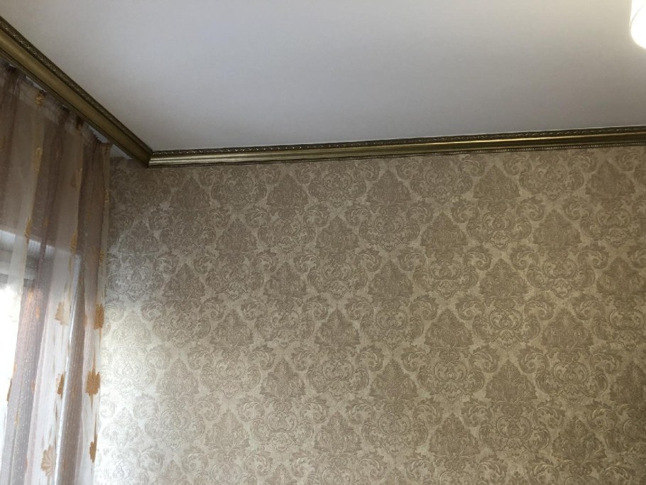 Декор для обоев стыков на стене