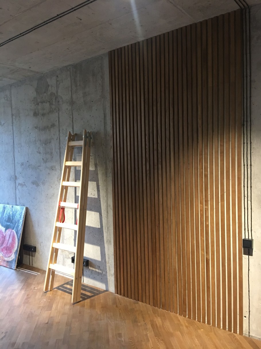 Отделка деревянными рейками