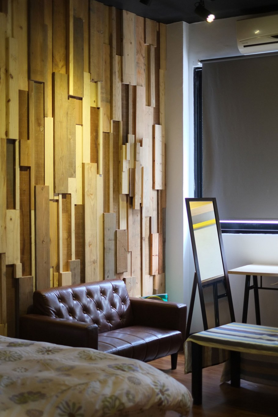 Деревянный декор на стену