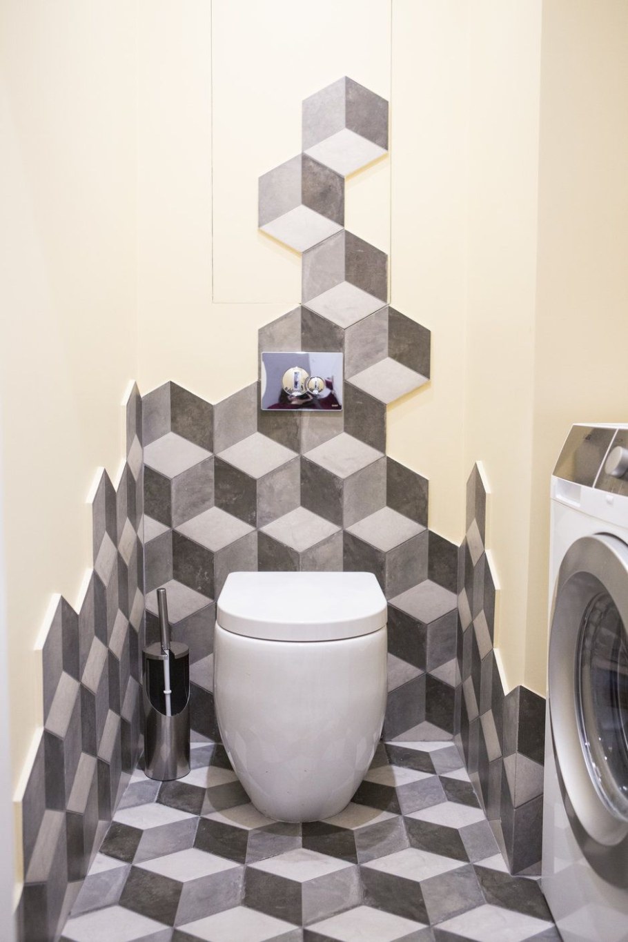Шестигранная плитка в туалете