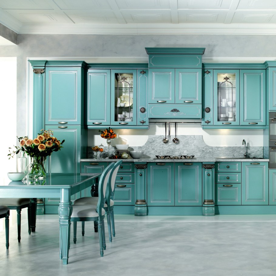 Кухня классика голубая с патиной