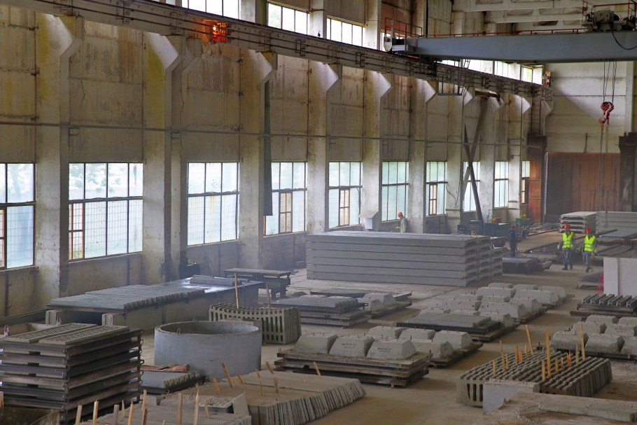 Цех завода ЖБК 2