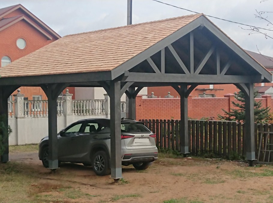 Деревянный навес под авто
