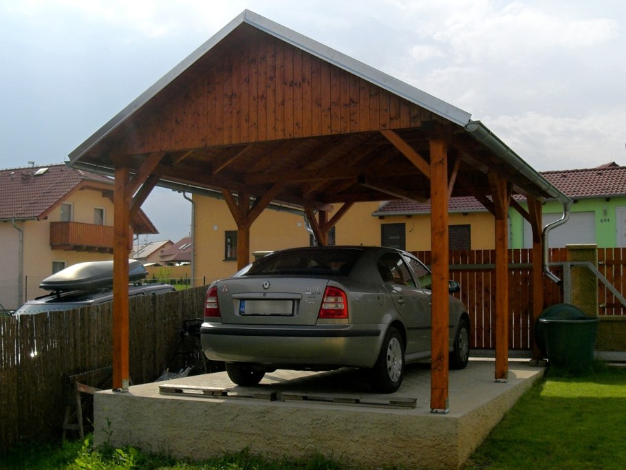 Деревянный навес под авто