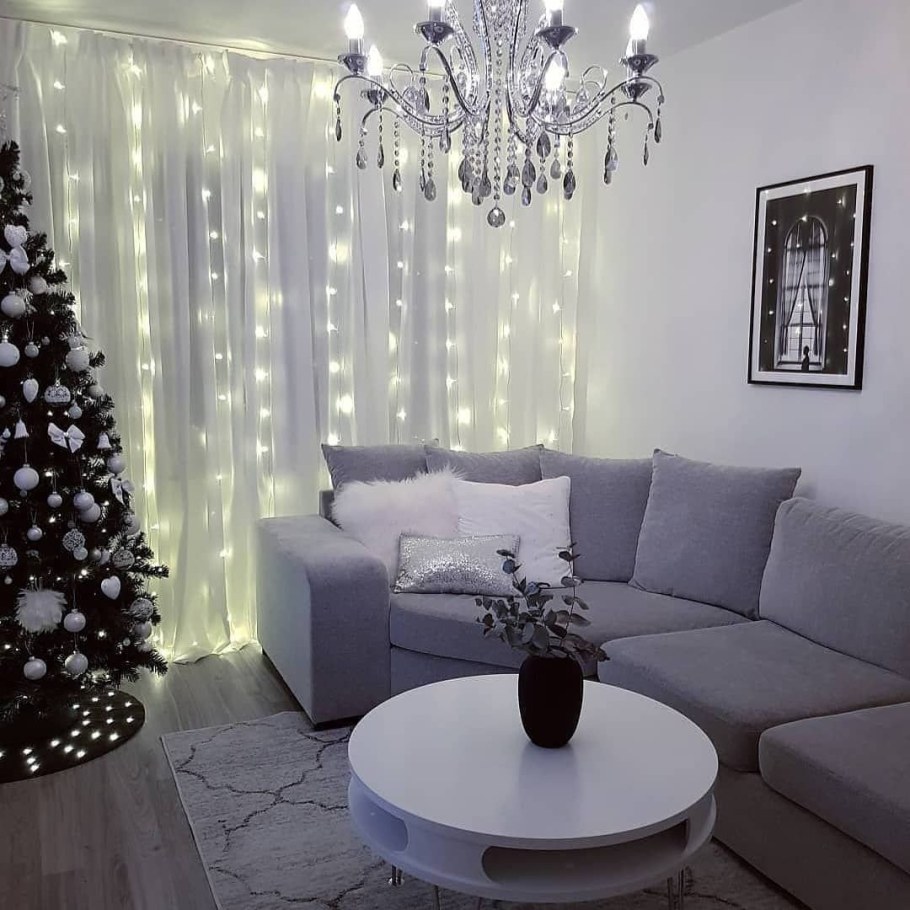 Гирлянда в интерьере гостиной