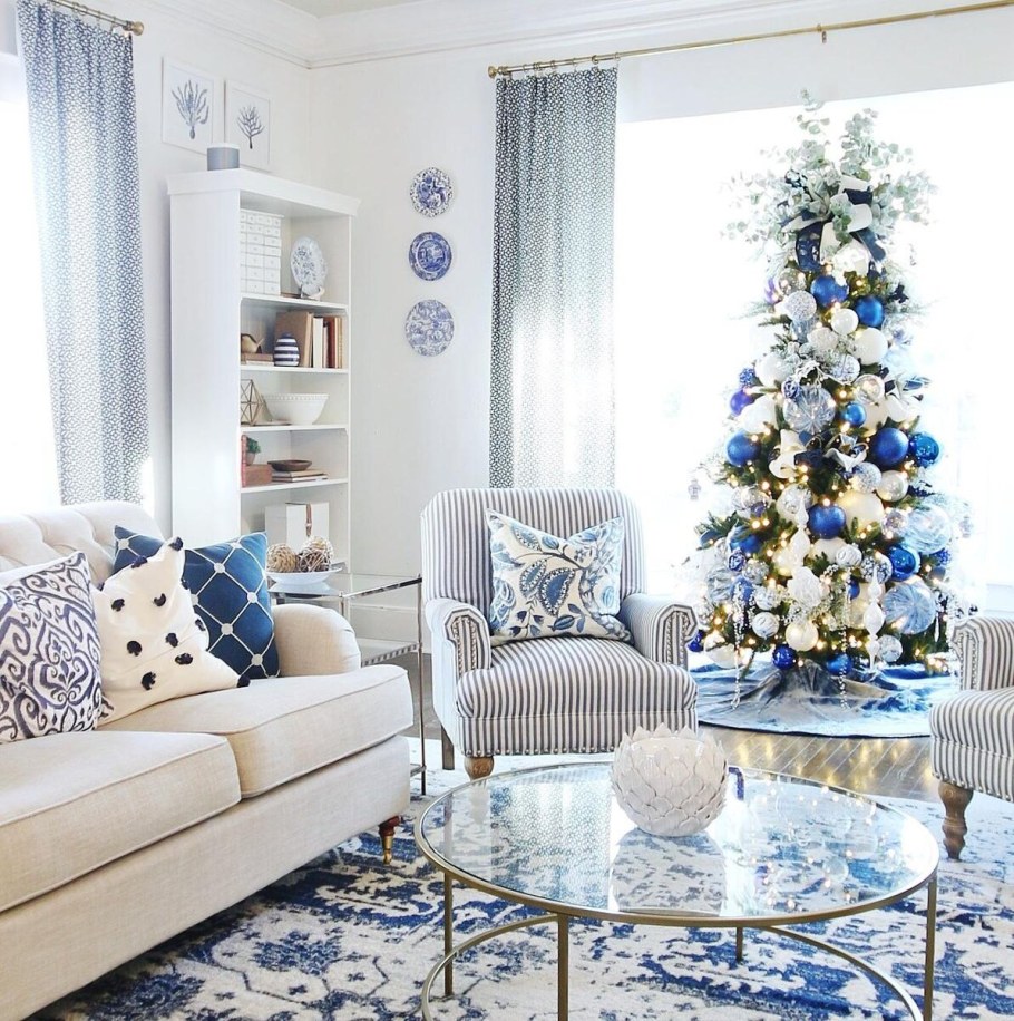 Гостиная в бело голубых тонах