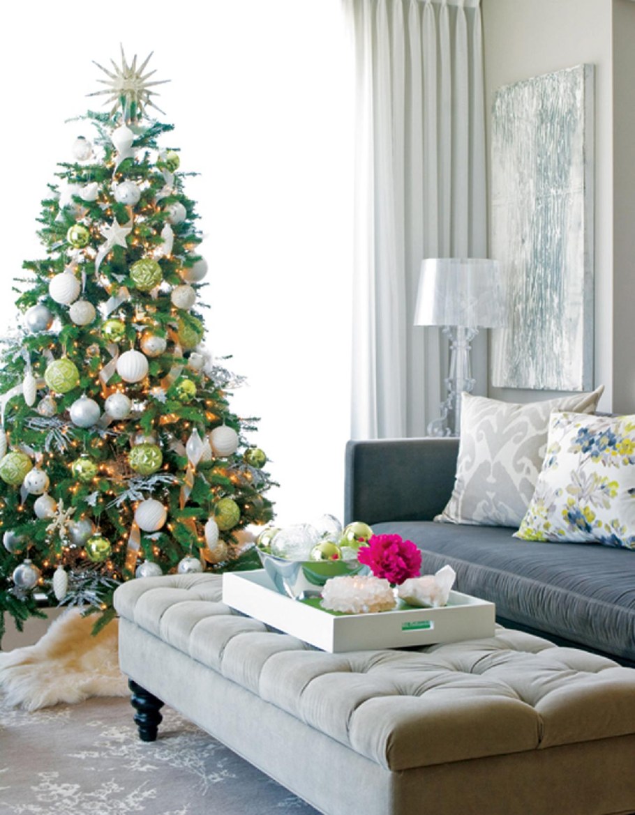 Новогодняя ёлка в гостинной