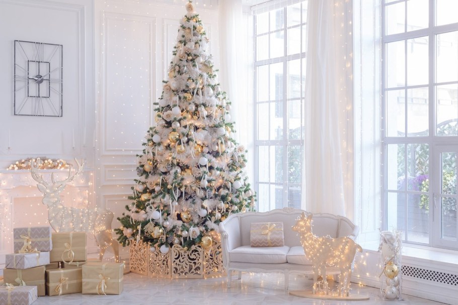 Белая елка в интерьере