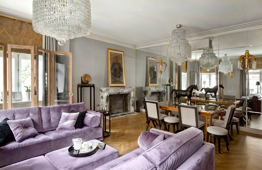 Серо фиолетовый диван в интерьере