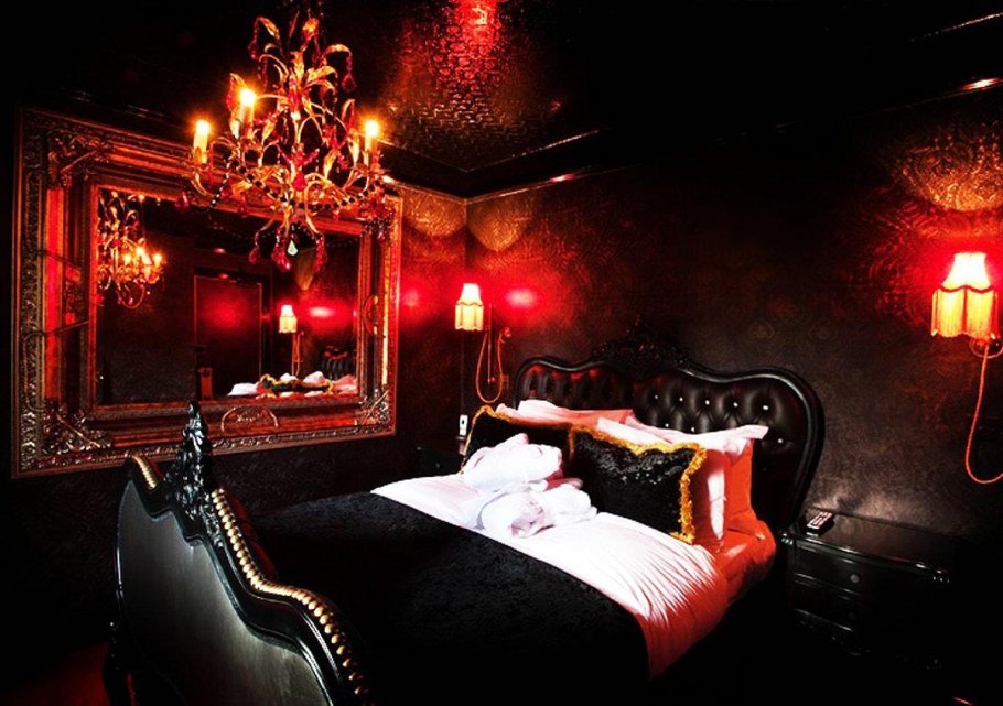 Ред рум Готика комната