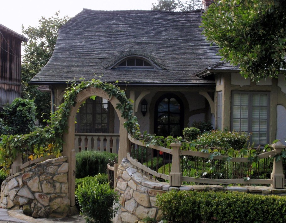 Ворота в стиле Тюдор