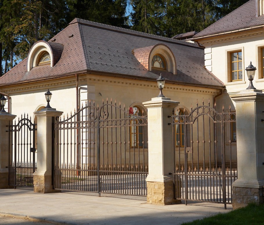 Кованый забор в английском стиле