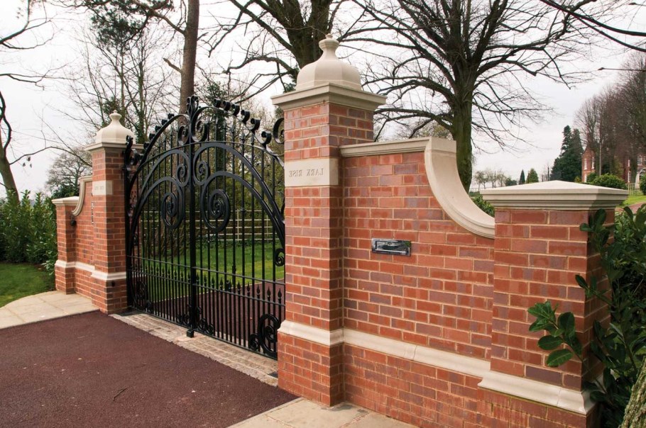 Кирпичный забор