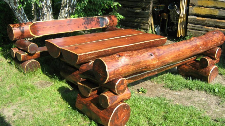 Скамейка из бревна