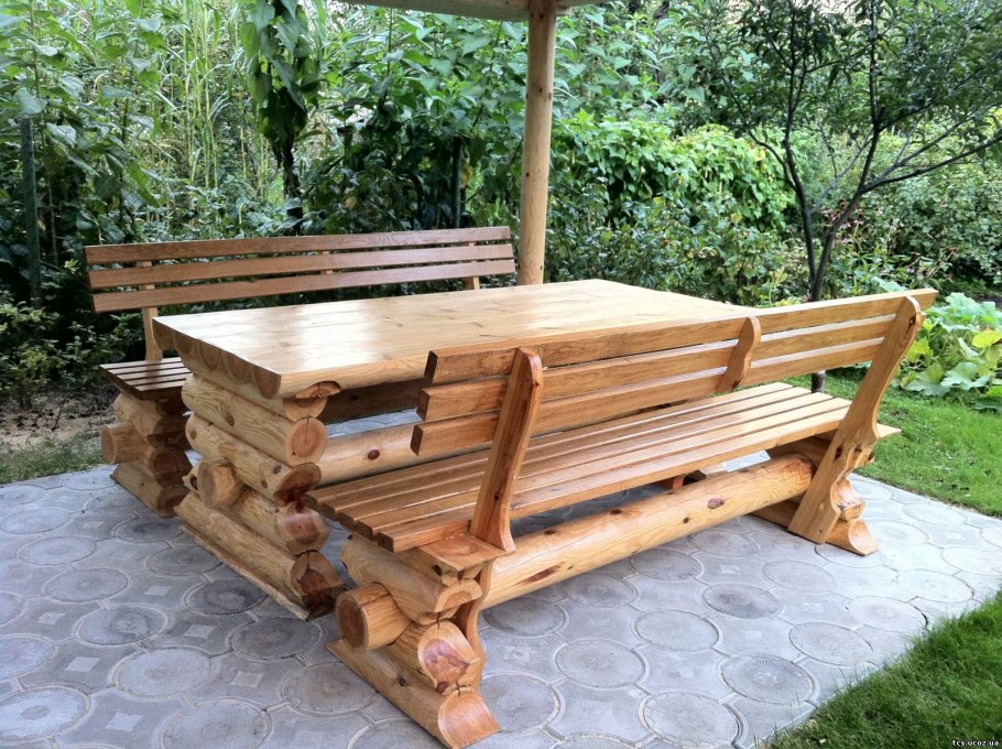Стол и лавки из бревна