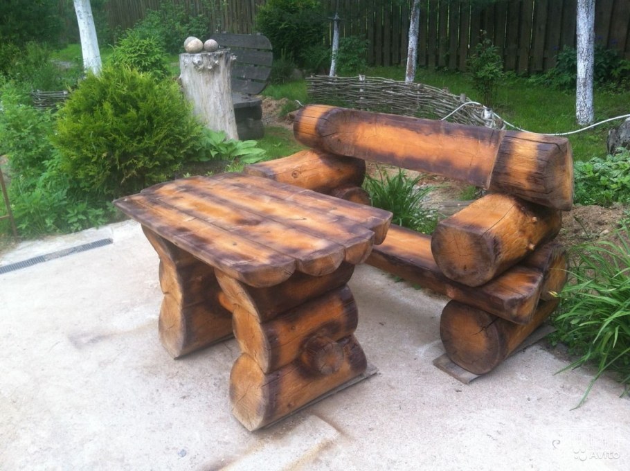 Стол и лавки из бревна