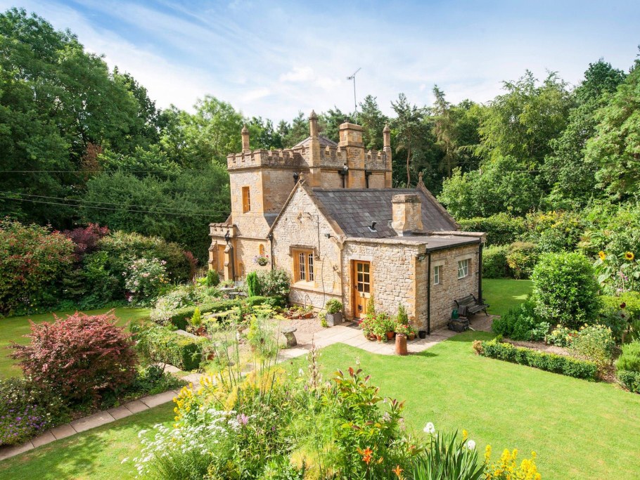 Маленький замок Molly’s Lodge в Англии