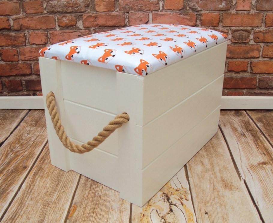 Пуфик деревянный