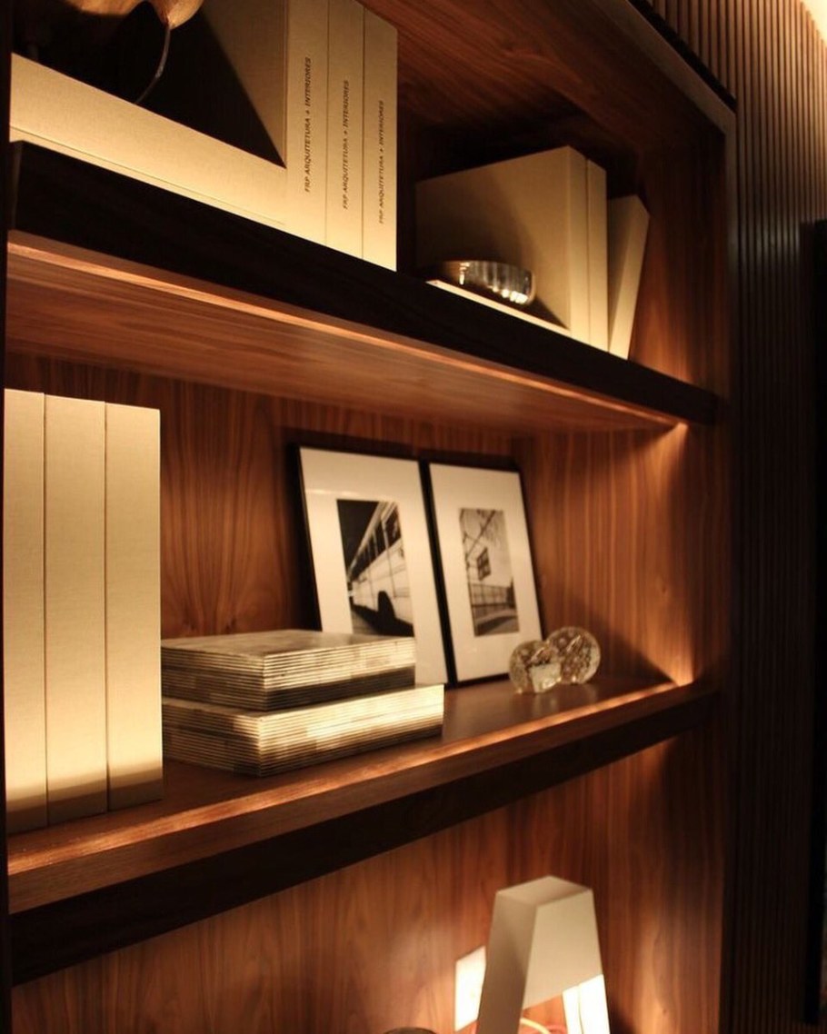 Подсветка книжных полок