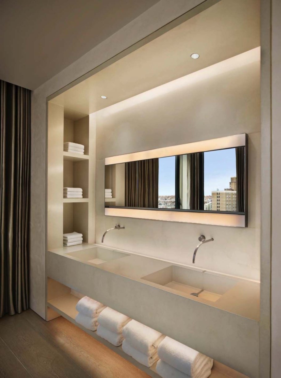 Встроенные полки в ванной