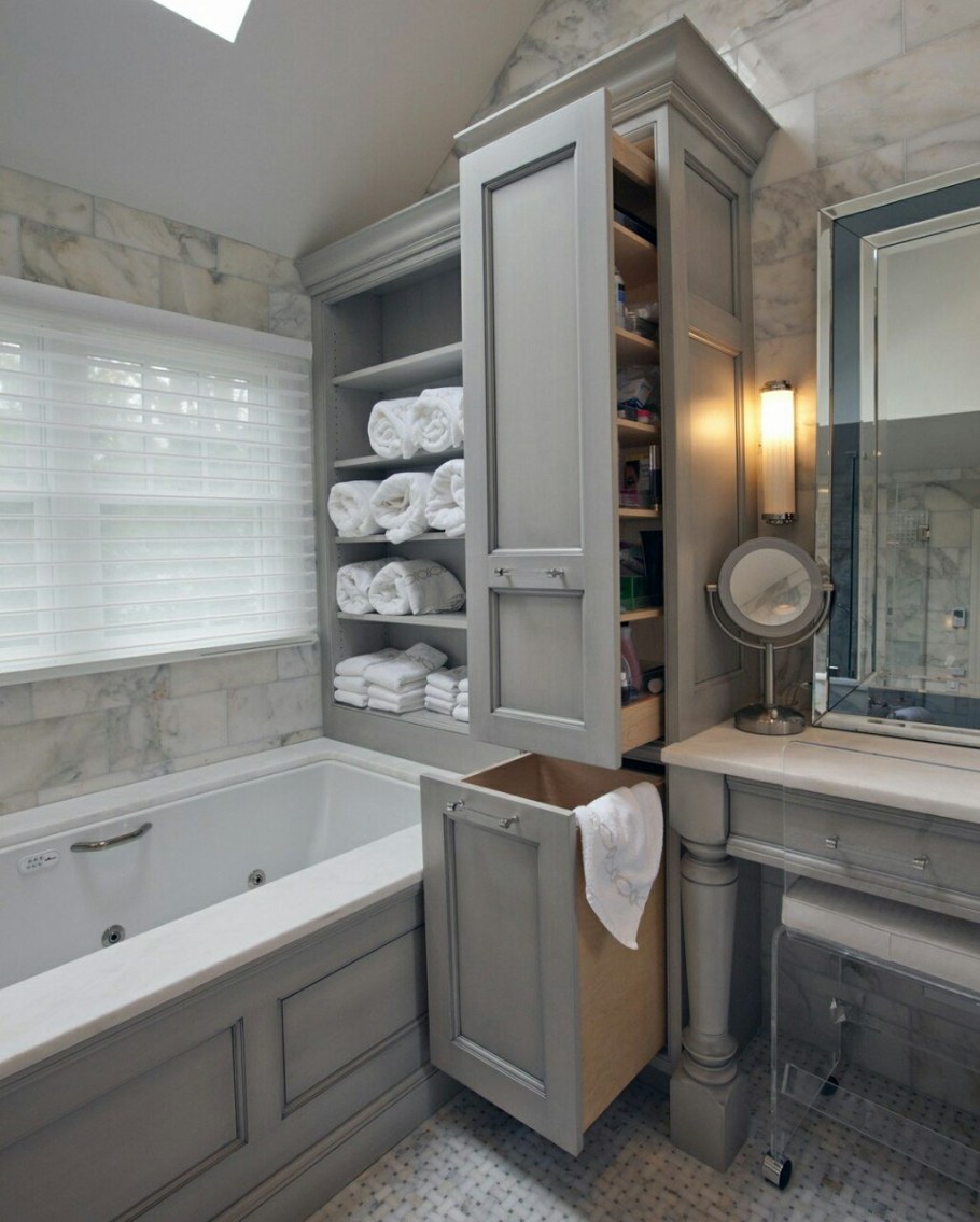 Шкаф в нишу в ванной