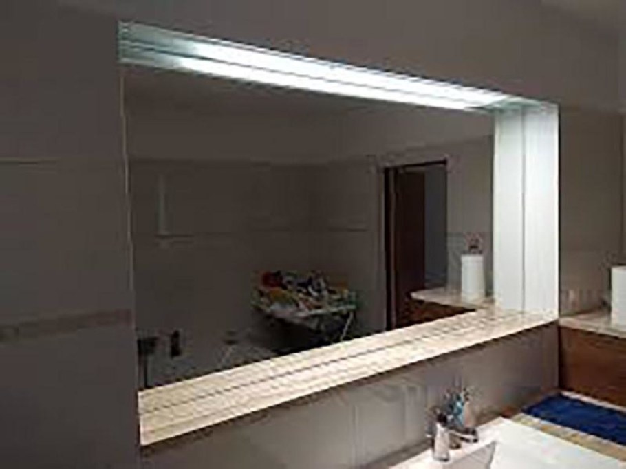 Зеркало с подсветкой в ванную