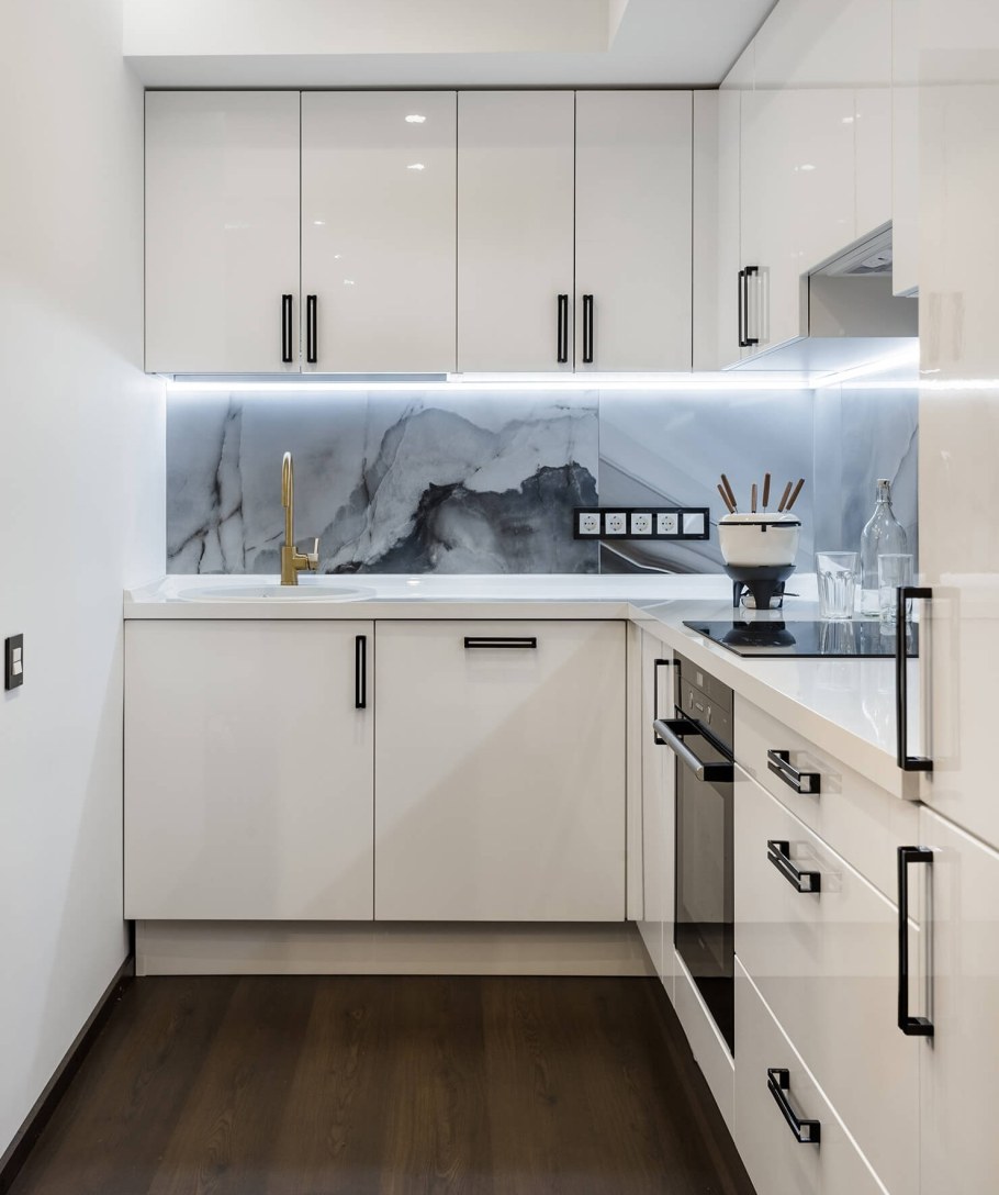 Кухня угловая белая