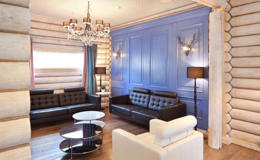Гостиная в деревянном доме