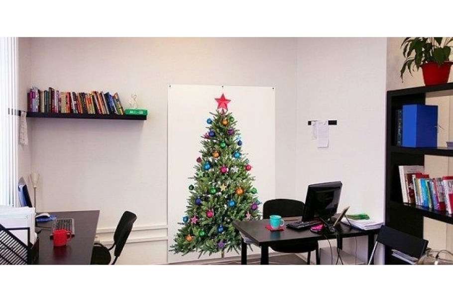 Украшение стен в офисе к новому году