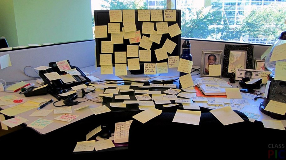 Украшение рабочего места стикерами