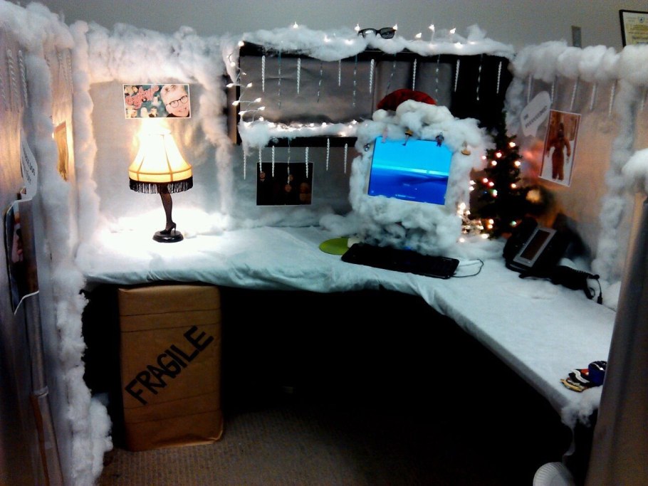 Украсить рабочее место на новый год