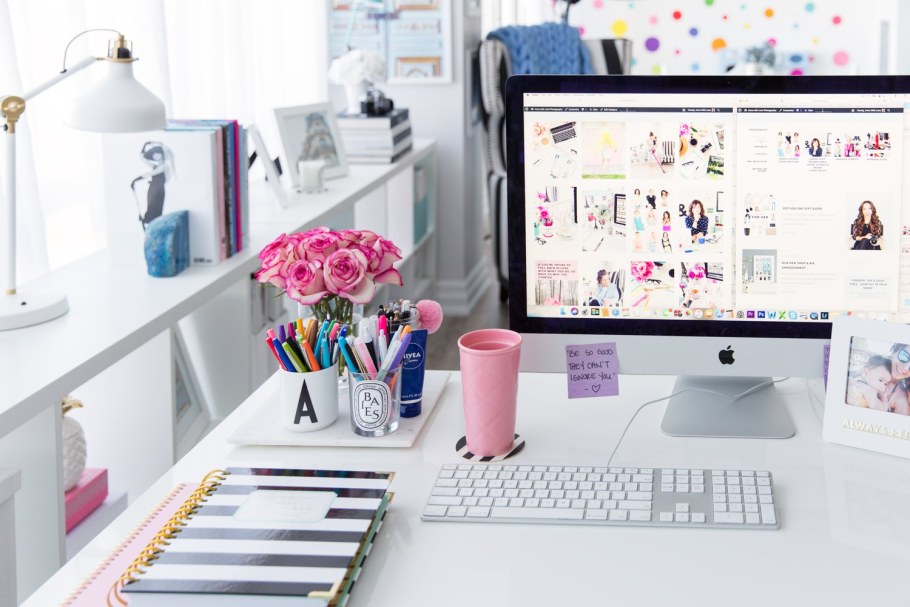 Декор письменного стола