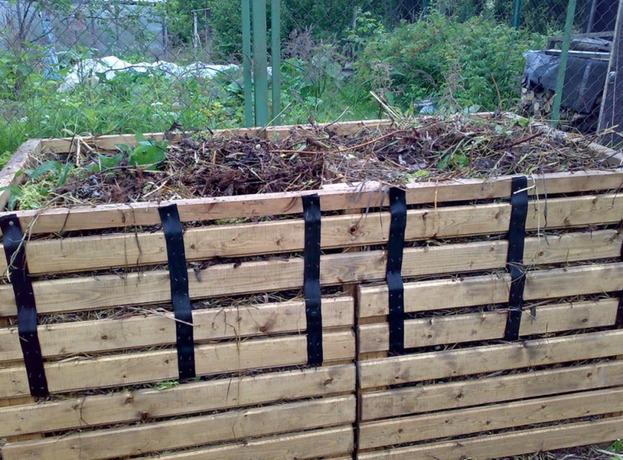 Компостная яма перегноя